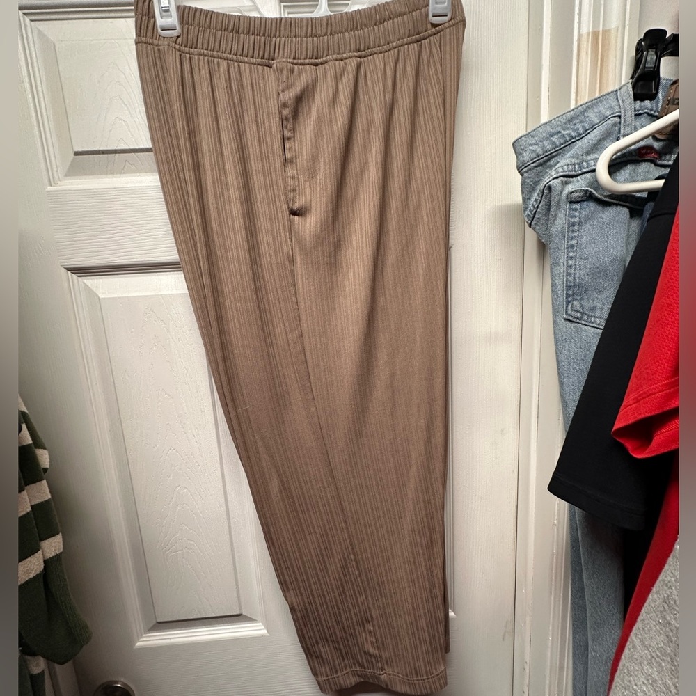 Women’s ankle flowy pants